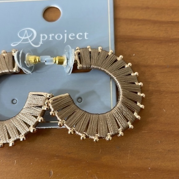 Boutique Gold Studded Brown String Wrapped Hoop Earrings - NWT - Picture 2 of 3